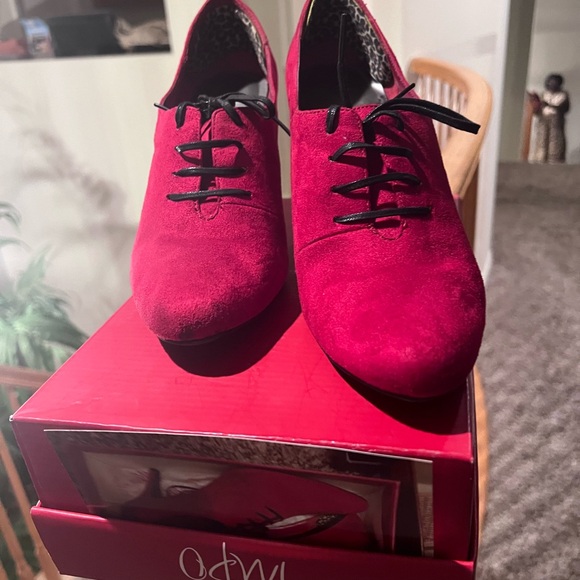 Red high heels - Picture 5 of 7